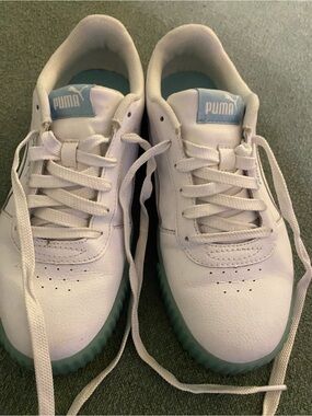 Puma White Sneakers with blue/seafoam Accents. Size 8 Soft Foam